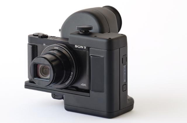 A closeup of the DSC-HX99 RNV, a kit that consists of a Sony HX99 point-and-shoot camera and QD Laser retinal viewfinder. 